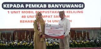 Penyerahan Secara Simbolis Bantuan CSR dari Bank Jatim kepada Pemkab Banyuwangi