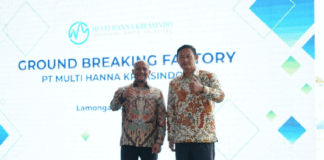 Direktur Utama PT Multi Hanna Kreasindo Tbk, Alwi bersama Bupati Lamongan Dr. Yuhronur Efendi dalam Ground Breaking Jumat (23/5/2025)