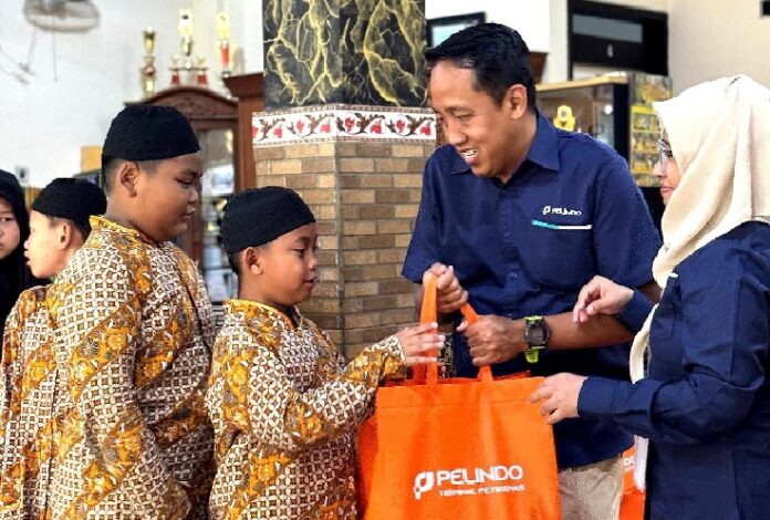 Subholding PT Pelindo Terminal Petikemas telah melaksanakan program Tanggung Jawab Sosial dan Lingkungan (TJSL) diwujudkan melalui penyaluran 400 paket sembako kepada anak-anak yatim piatu dari 24 hingga 25 Juni 2025