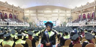 Kastiah Ningrum Nurfitriani. salah satu wisudawan terbaik dalam gelaran Wisuda ke-114 di Graha Unesa, Kampus 2 Lidah Wetan, pada Rabu, 2 Juli 2025, Program Studi S-1 Pendidikan Akuntansi Fakultas Ekonomi dan Bisnis (FEB) Unesa