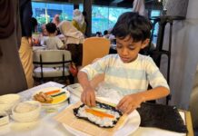 Keseruan Anak-Anak Belajar Membuat Sushi di Java Paragon Hotel, Minggu (26/10)