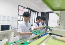 Membangun Karakter Ilmiah: Siswa Cita Hati Magang Bioteknologi di UBAYA Nathan Tristan Lesmana (17), Owen Frederick Tenggonatan (17), dan Ashton Suwandi (17),Membangun Karakter Ilmiah: Siswa Cita Hati Magang Bioteknologi di UBAYA