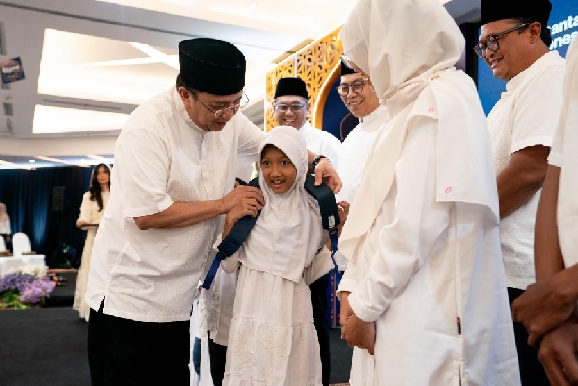Direktur Utama Bank Mandiri Riduan kegiatan Buka Puasa Bersama dan Santunan Anak Yatim di Jawa Timur,Sabtu (28/02).
