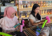Semangat Kartini dalam Lilitan Balon: Perempuan Surabaya Asah Kreativitas di ARTOTEL Hayam Wuruk
