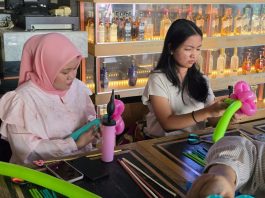 Semangat Kartini dalam Lilitan Balon: Perempuan Surabaya Asah Kreativitas di ARTOTEL Hayam Wuruk