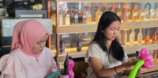 Semangat Kartini dalam Lilitan Balon: Perempuan Surabaya Asah Kreativitas di ARTOTEL Hayam Wuruk