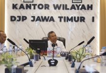 Perkuat Sinergi, Kanwil DJP Jatim I dan KADIN Jawa Timur Kolaborasi Tingkatkan Literasi Perpajakan, Kepala Kanwil DJP Jawa Timur I Max Darmawan memberikan sambutan dalam audiensi bersama KADIN Jawa Timur