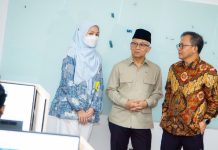 Pantau UTBK di Unesa, Wamendikdasmen Ingatkan Sanksi Pidana bagi Pelaku Perjokian