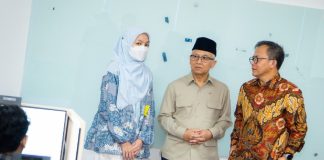 Pantau UTBK di Unesa, Wamendikdasmen Ingatkan Sanksi Pidana bagi Pelaku Perjokian