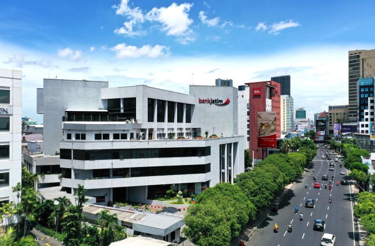 Tegaskan Komitmen terhadap Pertumbuhan Berkelanjutan, Jajaran Direksi Bank Jatim Lakukan Pembelian Saham