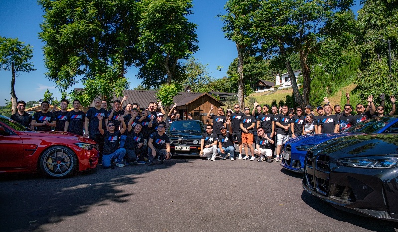 Para Peserta BMW M Owners Sunday Morning Running yang sekaligus menjadi puncak dari rangkaian program Festival of Joy on tour, Minggu (07/06)