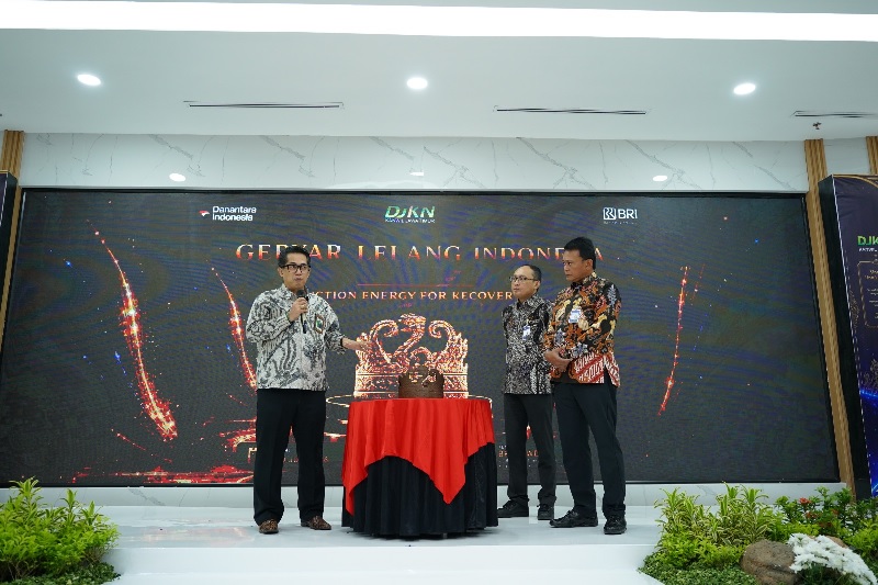 Kepala Kanwil DJKN Jawa Timur Arik Hariyono, Pgs. Region CEO 12 Surabaya Tri Prasetyo Hadi Nugroho, serta Region CEO 13 Malang Arie Wibowo