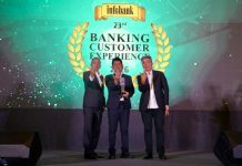 Direktur Utama Bank Jatim, Winardi Legowo menerima langsung penghargaan dalam ajang bergengsi 23rd INFOBANK-MRI Banking Service Excellence Appreciation 2026