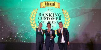 Direktur Utama Bank Jatim, Winardi Legowo menerima langsung penghargaan dalam ajang bergengsi 23rd INFOBANK-MRI Banking Service Excellence Appreciation 2026