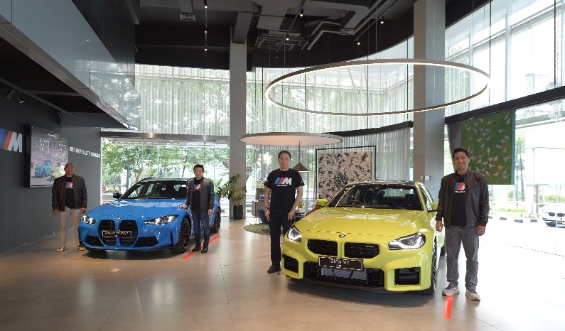 Teguh Widodo, Operation Manager; Sanfrantis Tanu, Chief Executive; Henry Joewono Pembina BMW M Owners Surabaya serta Octa Wibowo, Kepala cabang BMW Astra Surabaya; dalam Peluncuran New BMW M2 dan New BMW M3 Touring, Sabtu (27/06)