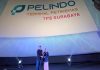 Assistant Manager Hubungan Pelanggan TPS, Ratu Sawitri, menerima penghargaan OMNI Brand of The Year 2026