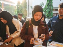 Unesa Bagikan 35.000 Porsi Sarapan Pagi, Dukung Konsentrasi Mahasiswa Selama UAS
