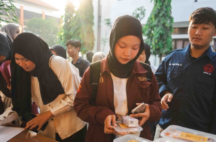 Unesa Bagikan 35.000 Porsi Sarapan Pagi, Dukung Konsentrasi Mahasiswa Selama UAS