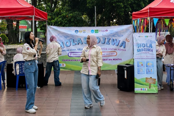 Aksi interaktif pun disajikan untuk memikat perhatian pengunjung. Mulai dari permainan edukatif, pembagian brosur dan poster informatif, hingga sesi diskusi santai di area terbuka.