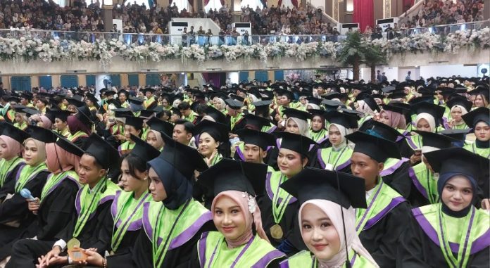 Semangat Pantang Menyerah dan Tiga Pesan Cak Hasan dalam Wisuda ke-120 Unesa