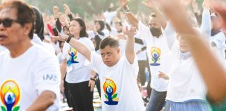 Gandeng Anjasmara, Unesa Cetak Rekor MURI Yoga Massal Inklusif Bersama Ratusan Penyandang Disabilitas Gandeng Anjasmara, Unesa Cetak Rekor MURI Yoga Massal Inklusif Bersama Ratusan Penyandang Disabilitas