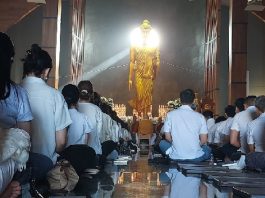 Penuh Khidmat, Ratusan Umat Buddha Rayakan Hari Raya Waisak 2570 B.E. di Vihara Dhammajaya Surabaya
