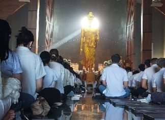 Penuh Khidmat, Ratusan Umat Buddha Rayakan Hari Raya Waisak 2570 B.E. di Vihara Dhammajaya Surabaya