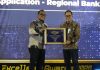 Direktur Teknologi Informasi, Digital, dan Operasi Bank Jatim, Dodit Wiweko Probojakti menerima penghargaan Top Digital Application Regional Banking – JConnect by Bank Jatim dalam ajang JawaPos.com Digital Excellence Awards 2026 di Jakarta, Kamis (30/07).