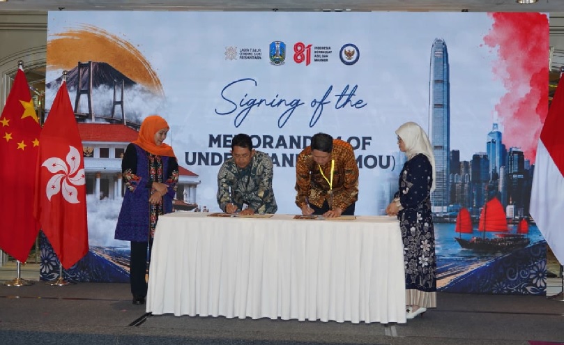 Penandatanganan Perjanjian Kerja Sama (PKS) antara Bank Jatim dengan PT Prima Duta Sejati tentang Penguatan Literasi Keuangan dan Pemanfaatan Remitansi oleh Direktur Utama Bank Jatim Winardi Legowo dan Direktur PT Prima Duta Sejati Maxixe Mantofa, serta disaksikan oleh Gubernur Jawa Timur Khofifah Indar Parawansa. 