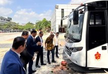 Dukung Operasional Kampus, BRI Kapas Krampung Salurkan Bantuan Bus Operasional untuk Ubaya Dukung Operasional Kampus, BRI Kapas Krampung Salurkan Bantuan Bus Operasional untuk Ubaya
