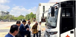 Dukung Operasional Kampus, BRI Kapas Krampung Salurkan Bantuan Bus Operasional untuk Ubaya Dukung Operasional Kampus, BRI Kapas Krampung Salurkan Bantuan Bus Operasional untuk Ubaya