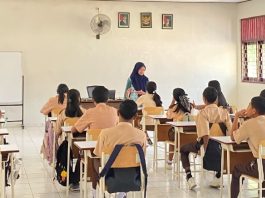 Unesa Kawal Program Sekolah Nasional Terintegrasi di Kupang dan Tidore