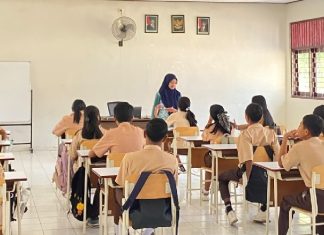 Unesa Kawal Program Sekolah Nasional Terintegrasi di Kupang dan Tidore