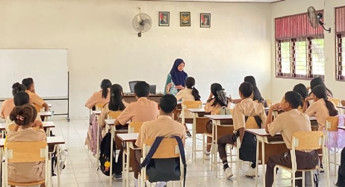 UNESA2 Unesa Kawal Program Sekolah Nasional Terintegrasi di Kupang dan Tidore