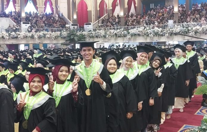 unesa 3 Unesa Kukuhkan 1.514 Lulusan Wisuda Periode 121, Dorong Kesiapan Kerja dan Lahirkan Inovasi Inspiratif
