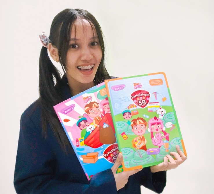 Tabitha Ayu Putri Ning Bestari, mahasiswa program studi D4 Desain Grafis Universitas Negeri Surabaya (Unesa), merancang sebuah buku ilustrasi interaktif bertajuk “Zuan dan Wony: Petualangan 5R”