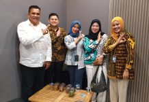 Kunjungan silaturahmi PT Bank Rakyat Indonesia (Persero) Tbk. melalui Branch Office (BO) Surabaya Jemursari dipimpin langsung oleh Branch Office Head BRI BO Surabaya Jemursari, Octarez Abi Ibrahim, dengan didampingi jajaran manajemen dan staf pada nasabah prioritasnya Decky Tjahyono Try Yoga di kediamannya.