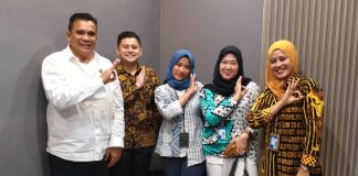 Kunjungan silaturahmi PT Bank Rakyat Indonesia (Persero) Tbk. melalui Branch Office (BO) Surabaya Jemursari dipimpin langsung oleh Branch Office Head BRI BO Surabaya Jemursari, Octarez Abi Ibrahim, dengan didampingi jajaran manajemen dan staf pada nasabah prioritasnya Decky Tjahyono Try Yoga di kediamannya.