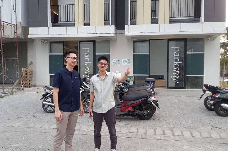 Project Director Parkstay, Johan Prajitno dan Marketing Director Parkstay, Henry Tjadi,