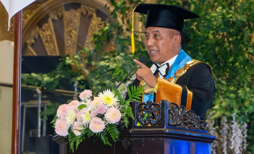 Rektor UNESA, Prof. Dr. Nurhasan, M.Kes., atau yang akrab disapa Cak Hasan