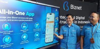 Memasuki Usia 26 Tahun, Biznet Perkuat Infrastruktur Digital dan Siapkan Jaringan Sambut Nataru, Regional Manager Surabaya Raya Biznet, Adil Perkasa bersama Senior Manager East 2 Biznet, Andhika Martha saat konferensi pers di Surabaya, Kamis (22/10/2026).