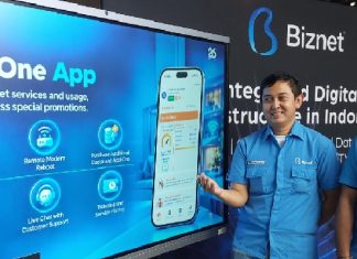 Memasuki Usia 26 Tahun, Biznet Perkuat Infrastruktur Digital dan Siapkan Jaringan Sambut Nataru, Regional Manager Surabaya Raya Biznet, Adil Perkasa bersama Senior Manager East 2 Biznet, Andhika Martha saat konferensi pers di Surabaya, Kamis (22/10/2026).