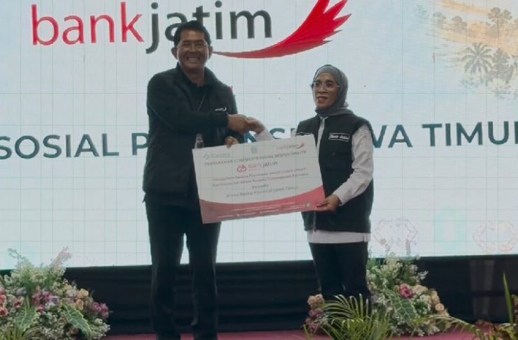 Bank Jatim Salurkan Bantuan CSR Dapur Umum dan Dapur Air untuk Dinsos Jatim di Puncak Hari Jadi ke-81 Pemprov Bank Jatim Salurkan Bantuan CSR Dapur Umum dan Dapur Air untuk Dinsos Jatim di Puncak Hari Jadi ke-81 Pemprov