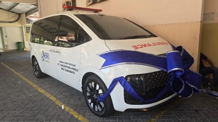Dukung Pelayanan Kemanusiaan, BRI Region 12 Surabaya Serahkan Ambulans Kepada RKZ Surabaya
