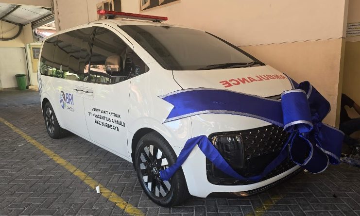 Dukung Pelayanan Kemanusiaan, BRI Region 12 Surabaya Serahkan Ambulans Kepada RKZ Surabaya