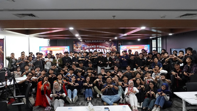 Para peserta grand final Campus Clash Championship, sebuah kompetisi Mobile Legends: Bang Bang (MLBB) antar-kampus yang berlangsung di Telkomsel Smart Office Surabaya pada Sabtu (24/10/2026).